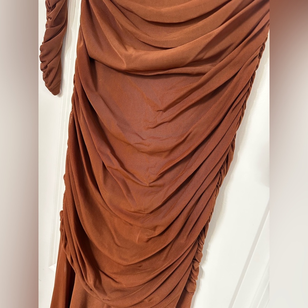 Elegant Brown Off-Shoulder Mesh Dress - Picture 15 of 16